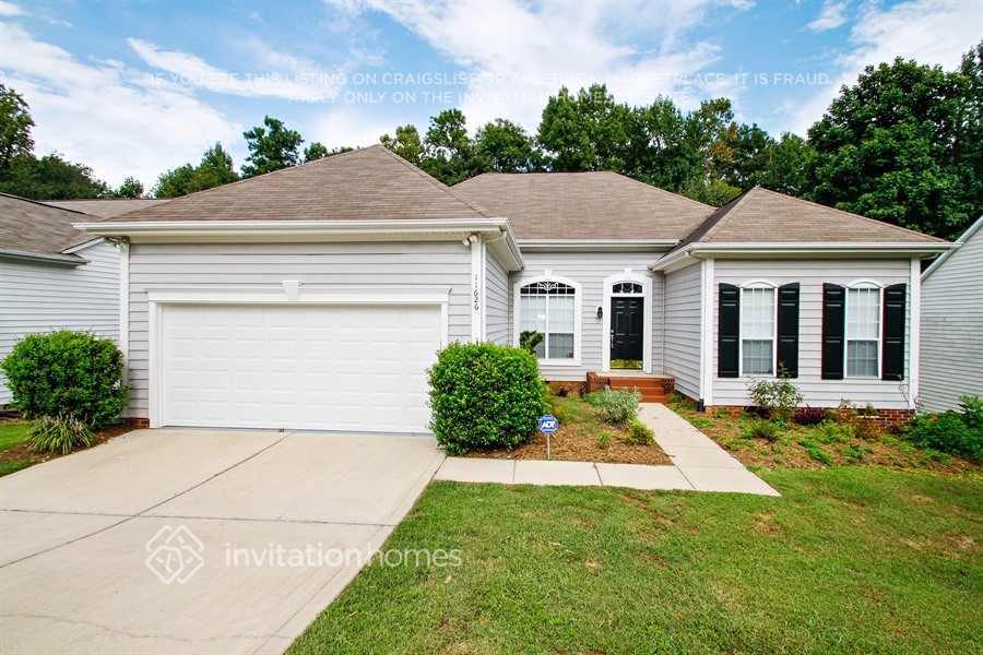 11626 Long Forest Dr in Charlotte, NC - Building Photo