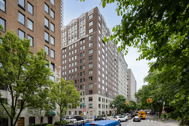 Twelve Twelve Fifth Avenue in New York, NY - Building Photo - Building Photo