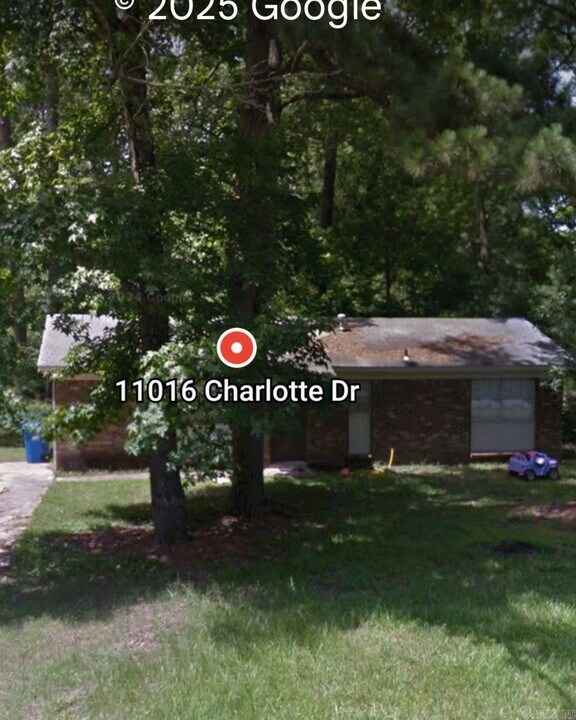 11016 Charlotte Dr in Shannon Hills, AR - Foto de edificio