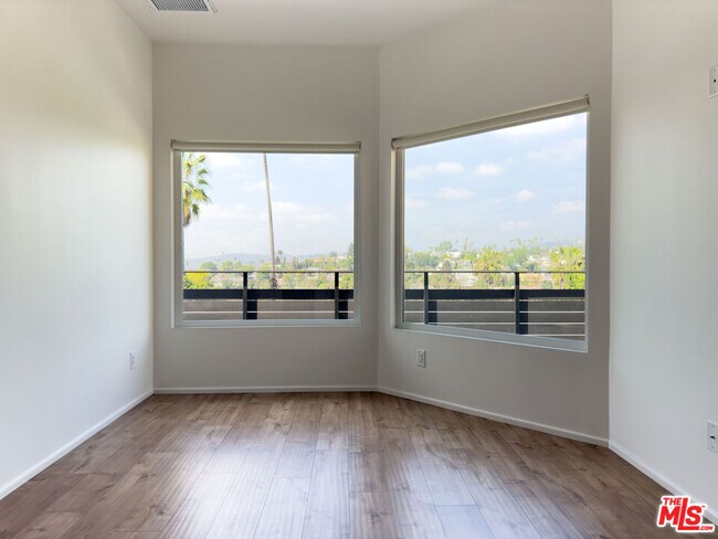 845 N La Fayette Park Pl in Los Angeles, CA - Building Photo - Building Photo