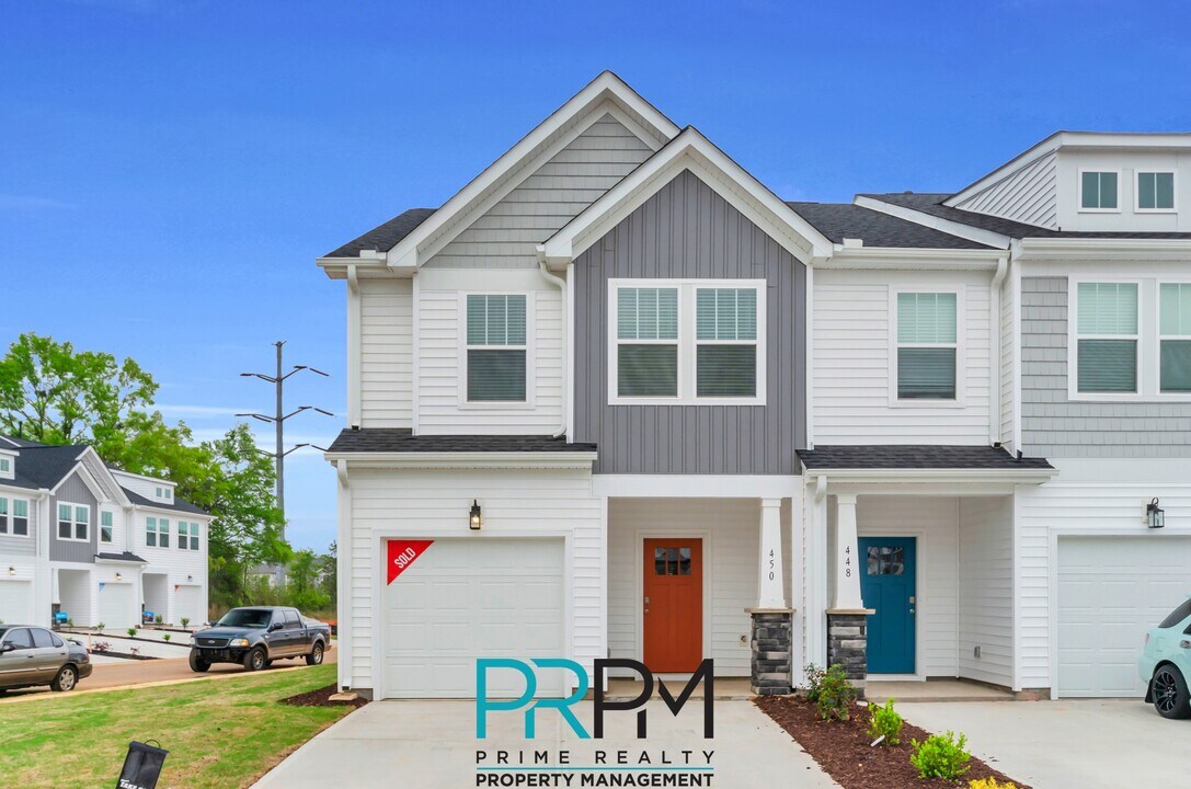 450 Hazelcote Rd in Greenville, SC - Foto de edificio