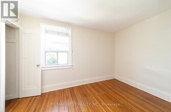 975 Broadview Ave in Toronto, ON - Building Photo - Building Photo