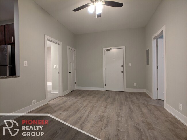 633 W Barry Ave, Unit 635-105 in Chicago, IL - Building Photo - Building Photo