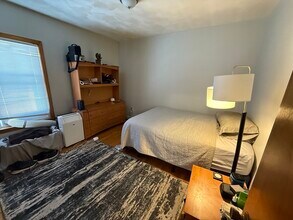 49 Curtis Ave, Unit 2 in Somerville, MA - Foto de edificio - Building Photo