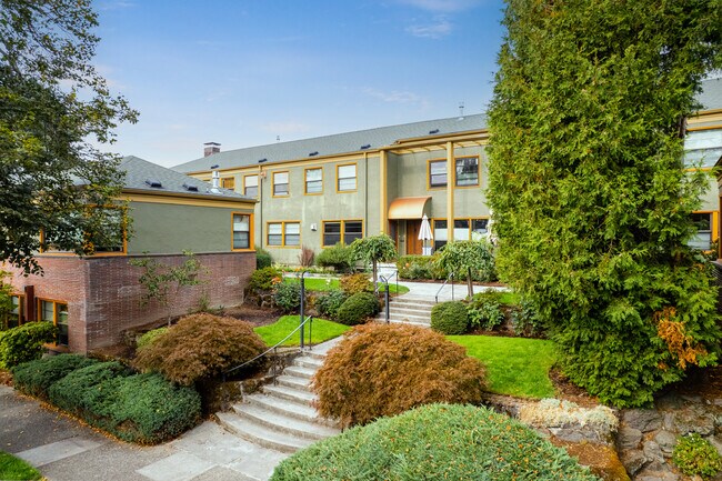 2025 SE Caruthers St