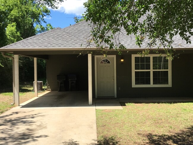 3613 Clemens Rd, Unit 100 in Longview, TX - Foto de edificio - Building Photo