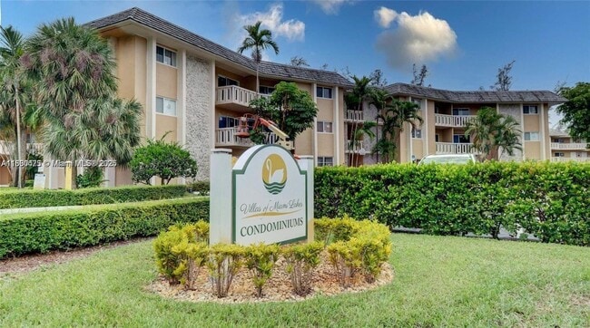 7470 Miami Lakes Dr in Miami Lakes, FL - Building Photo - Building Photo