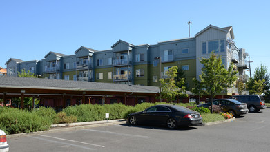 North Harbour Vista Apartment Homes in Portland, OR - Building Photo - Building Photo