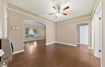 268 E Lullwood Ave in San Antonio, TX - Building Photo - Building Photo