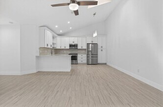 5230 Woodruff Ln in Palm Beach Gardens, FL - Building Photo - Building Photo