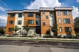 68 Los Angeles St, Unit #202 in Newton, MA - Building Photo - Building Photo