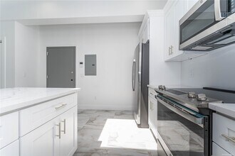 138 E Park Ave, Unit 2 in Long Beach, NY - Building Photo - Building Photo