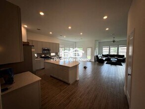 15126 Nettleton Ml in San Antonio, TX - Building Photo - Building Photo