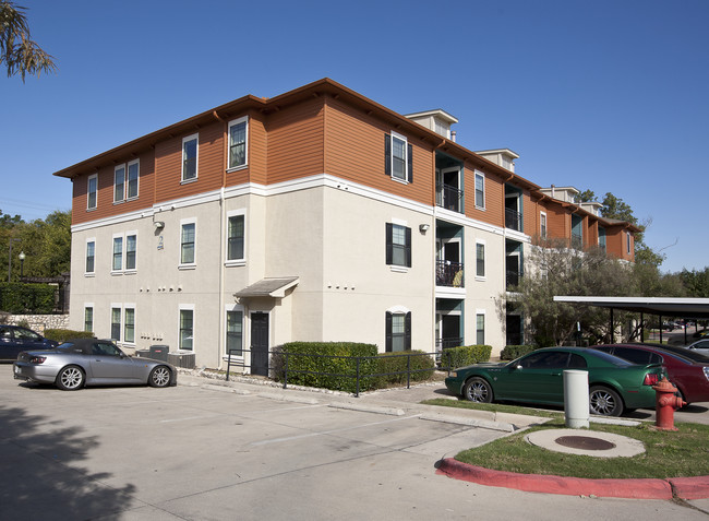 Bergstrom Towne Mobile Home Park in Austin, TX - Foto de edificio - Building Photo