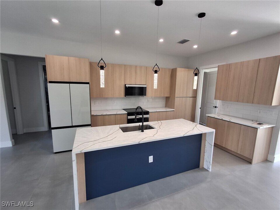 1617 Desoto Blvd N in Naples, FL - Building Photo