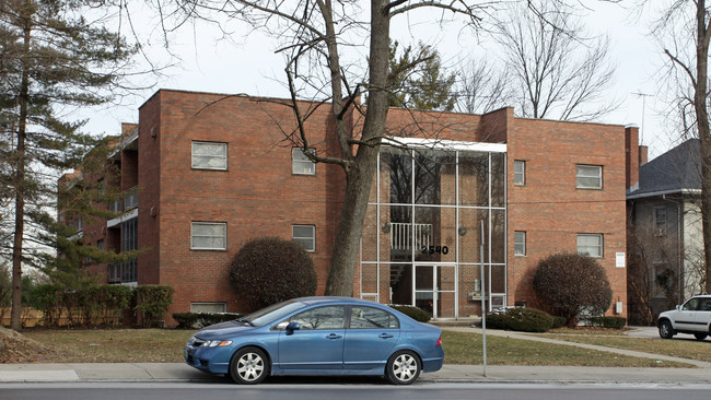 2540 Madison Rd in Cincinnati, OH - Foto de edificio - Building Photo