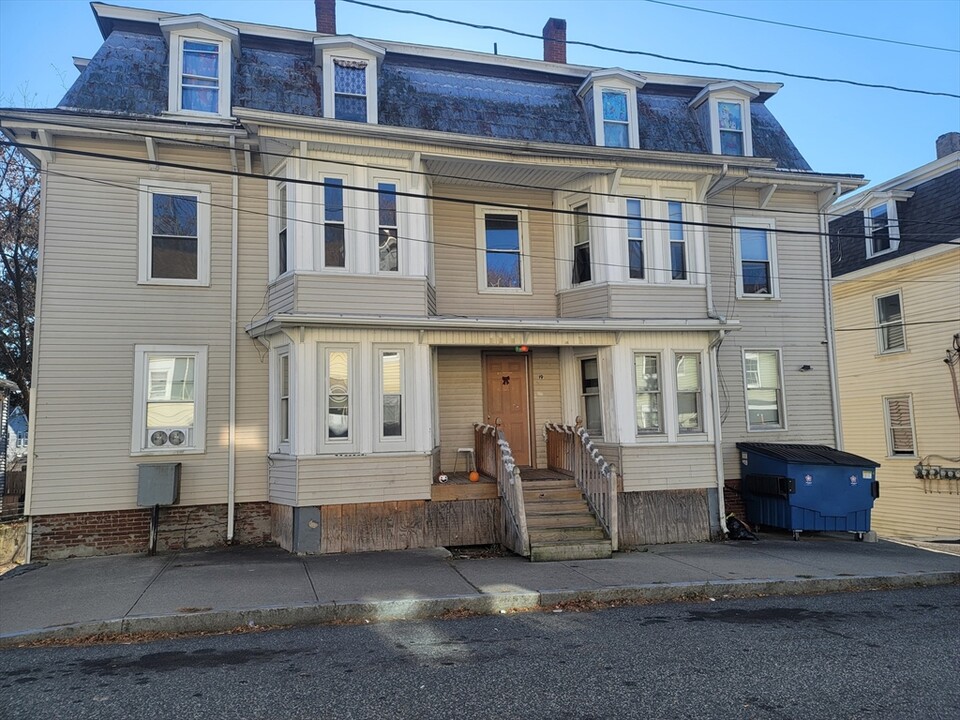 19 Vigeant St in Ware, MA - Building Photo