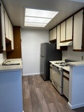 Adriana Arms Apartments in Studio City, CA - Building Photo - Building Photo