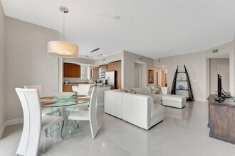 1945 S Ocean Dr, Unit 1408 in Hallandale Beach, FL - Foto de edificio - Building Photo