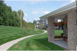 Holiday Greenwood Terrace in Lenexa, KS - Foto de edificio - Building Photo