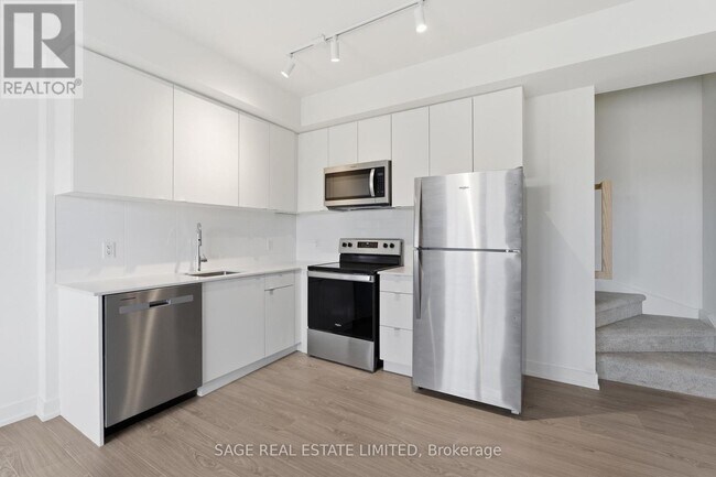 16 Melbourne Ave in St Catharines, ON - Building Photo - Building Photo