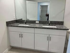 8254 Cor Pne Wy in New Port Richey, FL - Foto de edificio - Building Photo