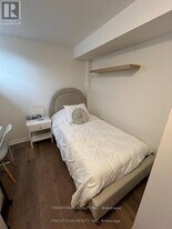 10 Green Manor Cres in Vaughan, ON - Building Photo