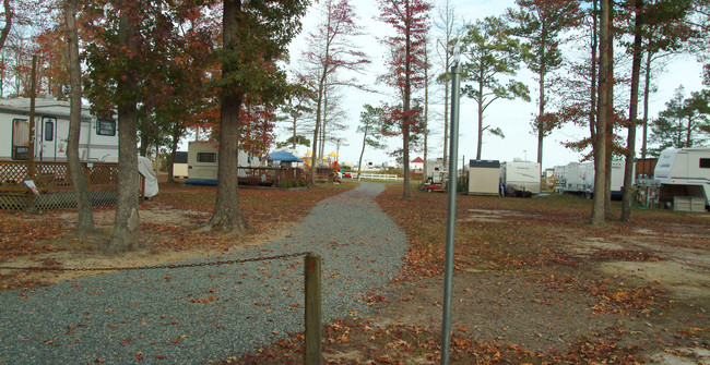 Gwynn’s Island RV Resort & Campground in Gwynn, VA - Foto de edificio - Building Photo