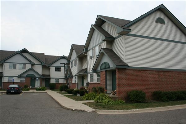 Benjamin Manor Townhomes in Highland Park, MI - Building Photo