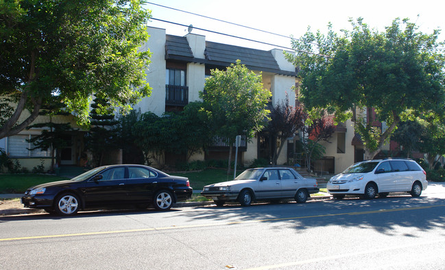 1328 E Wilson Ave in Glendale, CA - Building Photo - Building Photo