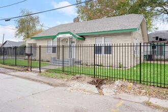 5001 McKinney St in Houston, TX - Building Photo - Building Photo