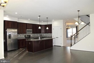 5221 Sable Ct in Greenbelt, MD - Foto de edificio - Building Photo