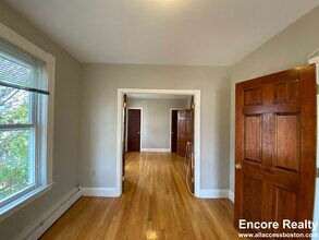 350 Allston St, Unit 3 in Cambridge, MA - Building Photo - Building Photo