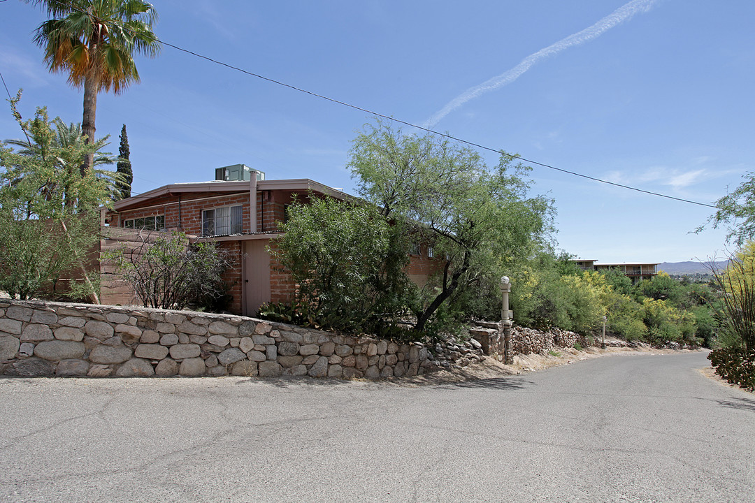 Catalina Foothills Lodge Apartments in Tucson, AZ - Foto de edificio