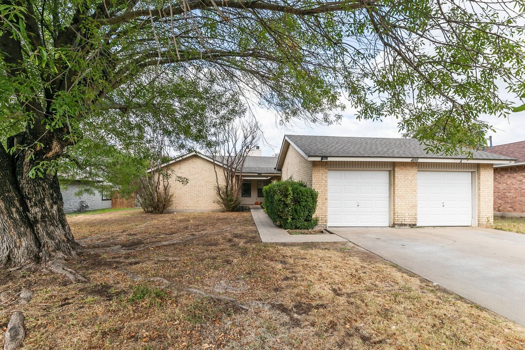 400 Yucca Dr in Round Rock, TX - Building Photo