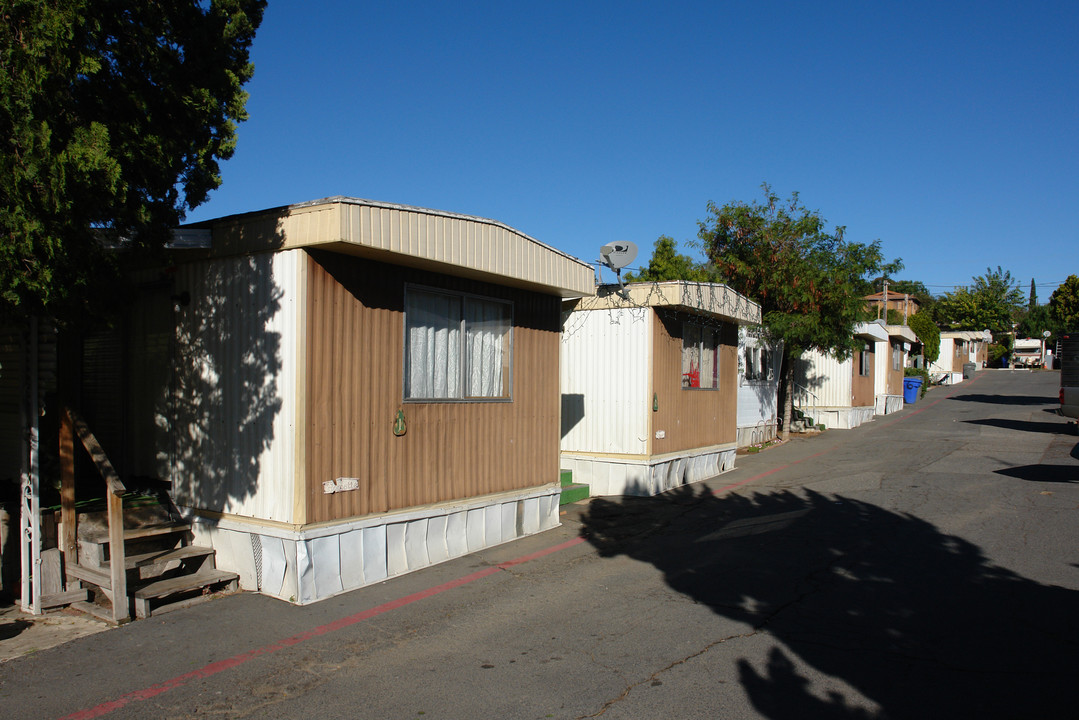 236 E Mission Rd in Fallbrook, CA - Building Photo