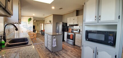 5809 Parkside Ct in Granbury, TX - Building Photo - Building Photo