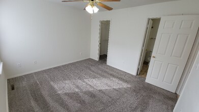 127 Mystic Ave in Hollister, MO - Building Photo - Building Photo