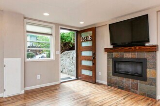 3384 SE Gladstone St, Unit B in Portland, OR - Building Photo - Building Photo