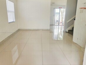 3497 W 92nd Pl in Hialeah, FL - Building Photo - Building Photo