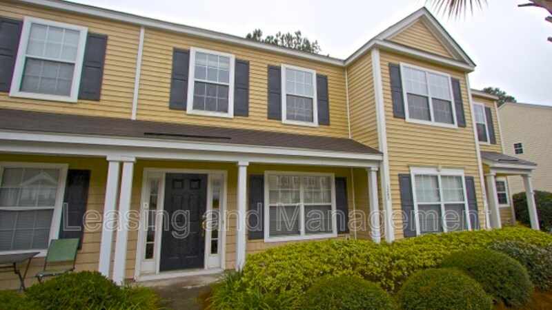 1247 Island Club Dr in Charleston, SC - Building Photo