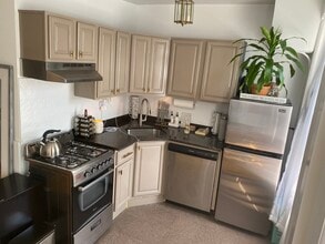 818 Halsey St, Unit 2 in Brooklyn, NY - Building Photo - Building Photo