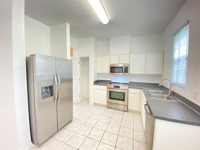 LAKES OF WINDERMERE - LAKE REAMS 2BR/2.5BA in Windermere, FL - Building Photo - Building Photo