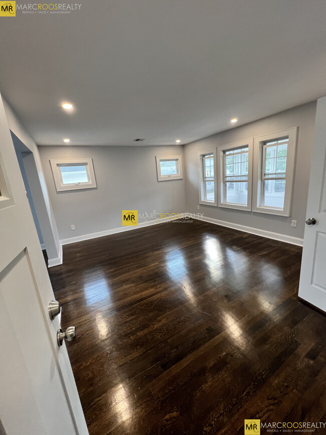 10 Lawrence St in Watertown, MA - Building Photo - Building Photo