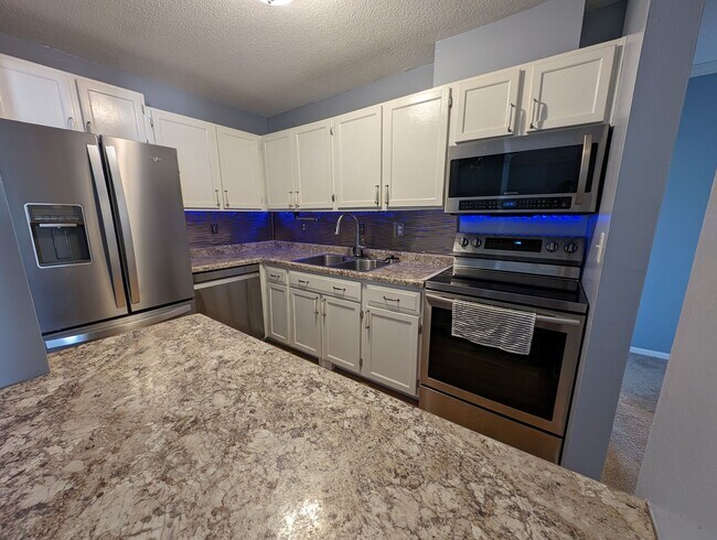 10301 Cedar Lk Rd S in Hopkins, MN - Building Photo - Building Photo