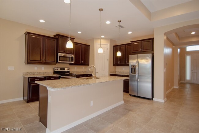 3025 Sunset Pointe Cir in Cape Coral, FL - Building Photo - Building Photo