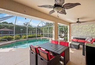 288 Madison Dr in Naples, FL - Foto de edificio - Building Photo