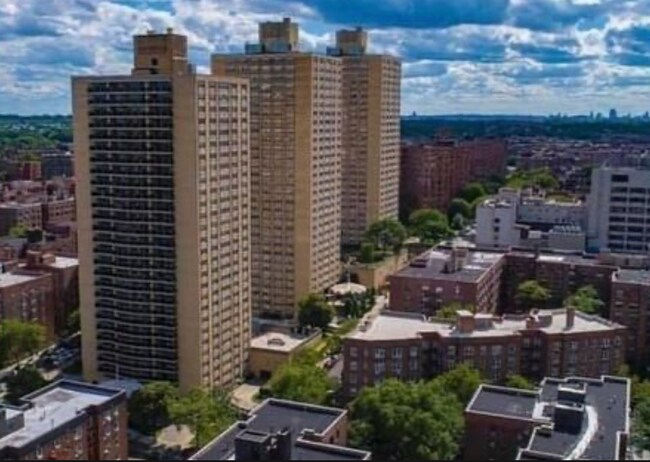 10210 66th Rd, Unit 25E in Forest Hills, NY - Foto de edificio - Building Photo