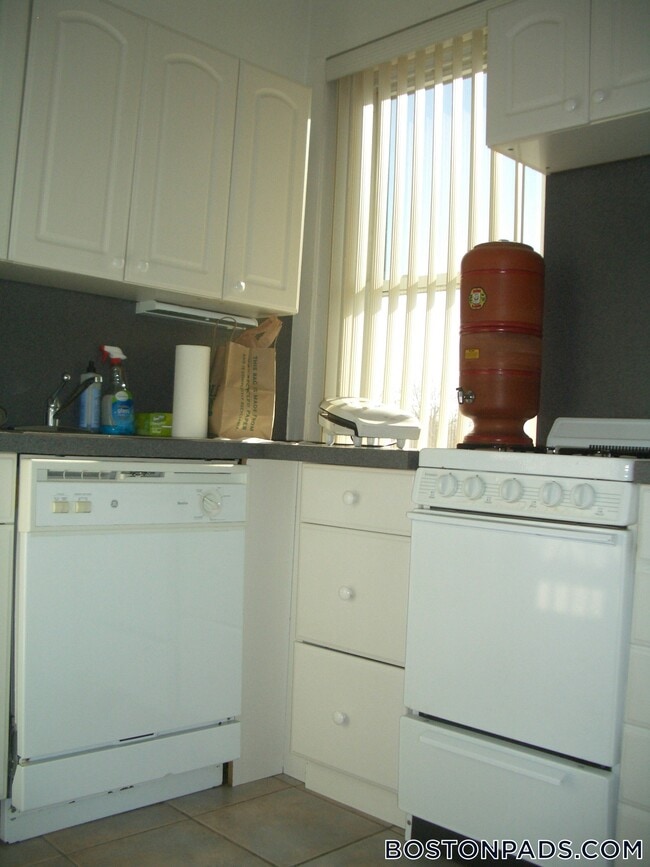 89 Park Dr, Unit 14 in Boston, MA - Building Photo - Building Photo