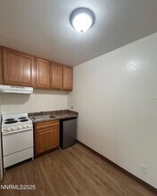 2450 Lymbery St, Unit 327 in Reno, NV - Building Photo - Building Photo